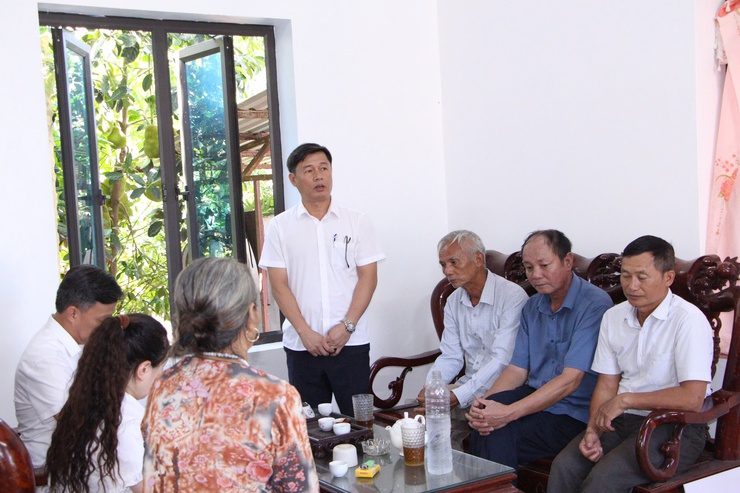 Uỷ ban MTTQ Việt Nam xã Phú Nghĩa trao kinh phí hỗ trợ xây sửa nhà ở cho hộ gia đình có hoàn cảnh khó khăn- Ảnh 2.