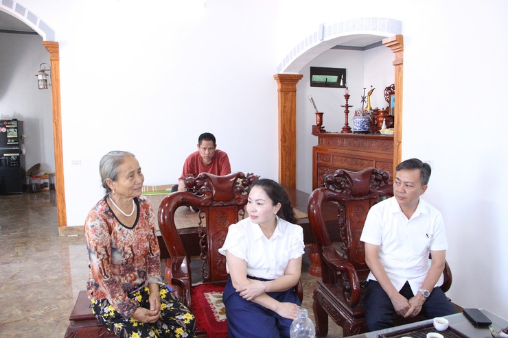 Uỷ ban MTTQ Việt Nam xã Phú Nghĩa trao kinh phí hỗ trợ xây sửa nhà ở cho hộ gia đình có hoàn cảnh khó khăn- Ảnh 3.