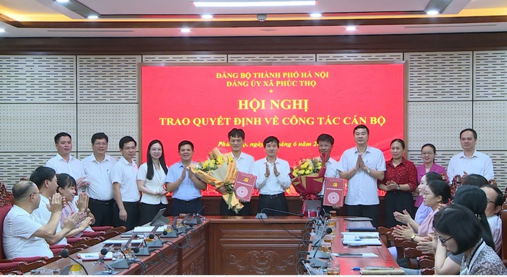 HỘI NGHỊ CÔNG BỐ VÀ TRAO QUYẾT ĐỊNH CHỈ ĐỊNH BỔ SUNG BAN CHẤP HÀNH ĐẢNG BỘ XÃ PHÚC THỌ NHIỆM KỲ 2025 – 2030- Ảnh 7.