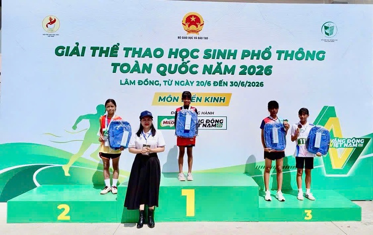 Em Tạ Thị Hoài An, trường Tiểu học Thượng Cốc xuất sắc giành Huy chương Bạc tại Giải Thể thao học sinh phổ thông toàn quốc năm 2026- Ảnh 2.