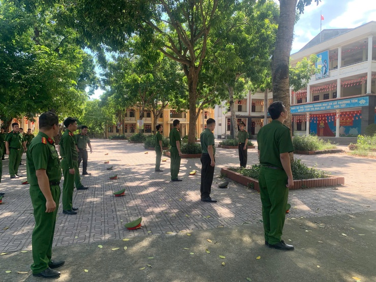 Công an xã Phú Nghĩa tổ chức tập huấn điều lệnh Công an nhân dân năm 2026- Ảnh 4.