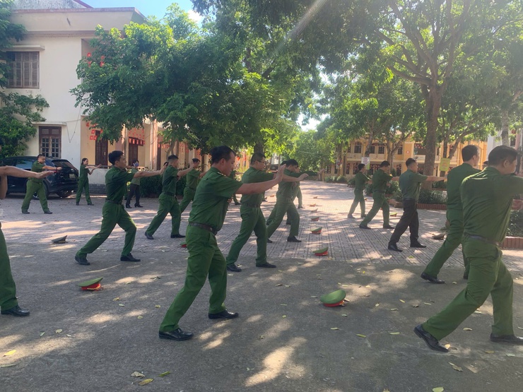 Công an xã Phú Nghĩa tổ chức tập huấn điều lệnh Công an nhân dân năm 2026- Ảnh 7.