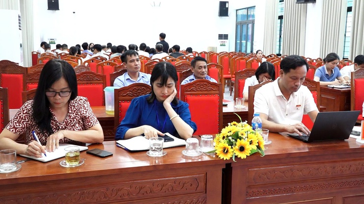 ĐẠI BIỂU HĐND XÃ BÌNH MINH THẢO LUẬN TỔ, ĐÓNG GÓP NHIỀU Ý KIẾN VÀO CÁC NỘI DUNG TRÌNH KỲ HỌP THỨ BA- Ảnh 1.