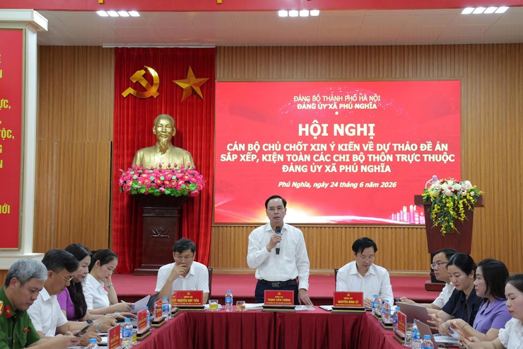 Hội nghị cán bộ chủ chốt xin ý kiến về Dự thảo Đề án sắp xếp, kiện toàn các chi bộ thôn trực thuộc Đảng bộ xã Phú Nghĩa- Ảnh 4.