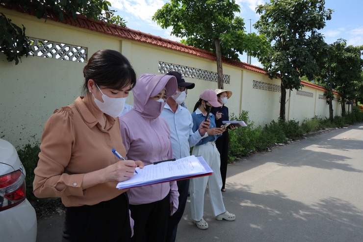 Ban Kinh tế - Ngân sách Hội đồng nhân dân xã Phú Nghĩa tổ chức khảo sát thực tế công tác vệ sinh môi trường và thu gom tập kết rác thải trên địa bàn xã- Ảnh 8.