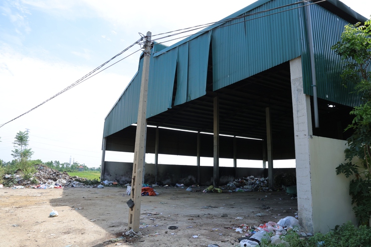 Ban Kinh tế - Ngân sách Hội đồng nhân dân xã Phú Nghĩa tổ chức khảo sát thực tế công tác vệ sinh môi trường và thu gom tập kết rác thải trên địa bàn xã- Ảnh 5.