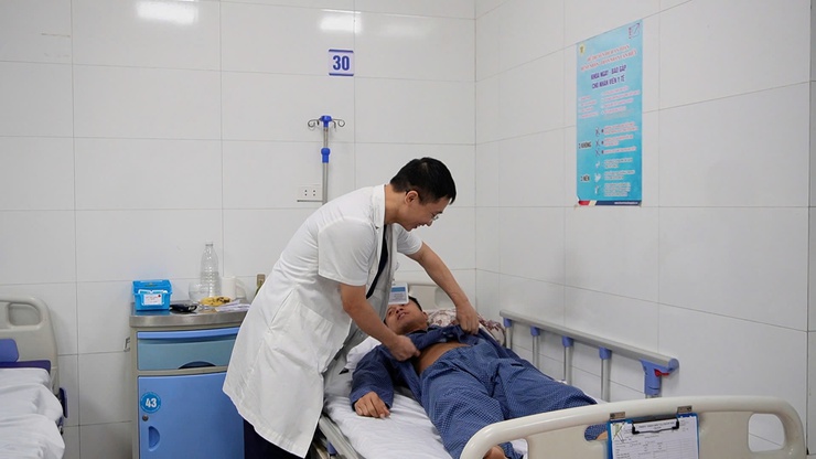 Người đàn ông đối mặt với nguy cơ hoại tử ruột sau khi tập gập bụng- Ảnh 1.