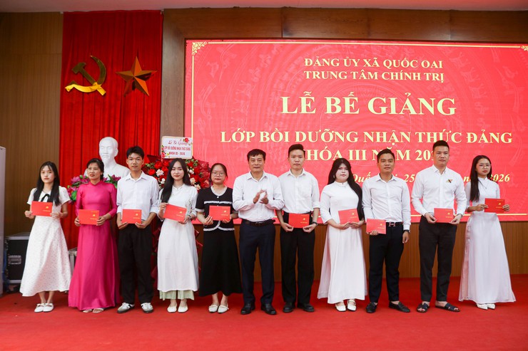 154 học viên được cấp chứng chỉ hoàn thành chương trình Bồi dưỡng nhận thức về Đảng khóa III năm 2026- Ảnh 6.