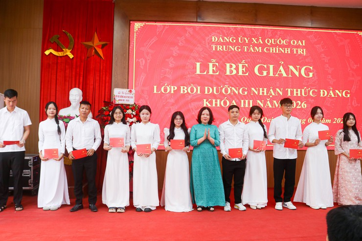 154 học viên được cấp chứng chỉ hoàn thành chương trình Bồi dưỡng nhận thức về Đảng khóa III năm 2026- Ảnh 9.