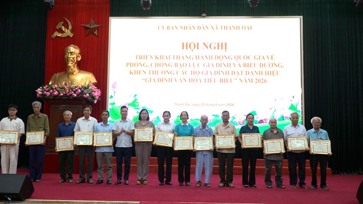 Xã Thanh Oai biểu dương 27 hộ gia đình văn hoá tiêu biểu năm 2026- Ảnh 6.