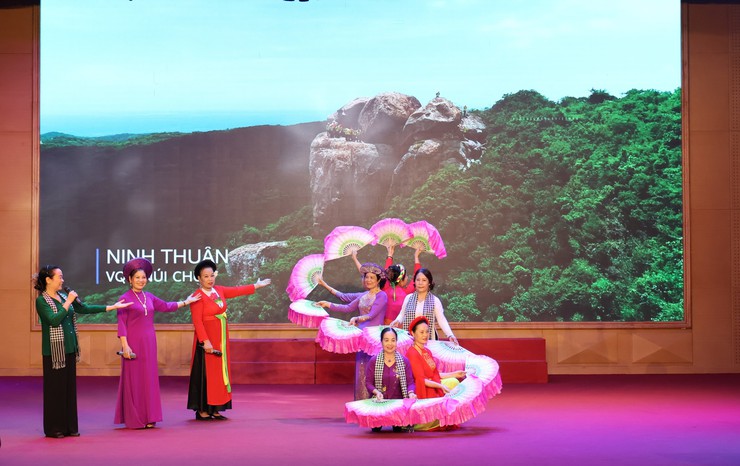 Thanh Xuân kỷ niệm 25 năm Ngày Gia đình Việt Nam và lan tỏa văn hóa đọc trong mỗi mái ấm- Ảnh 4.