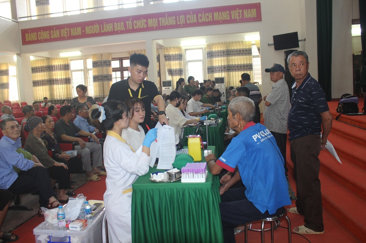 Phú Xuyên: triển khai đợt cao điểm thu nhận mẫu AND thân nhân liệt sĩ chưa xác định danh tính- Ảnh 5.
