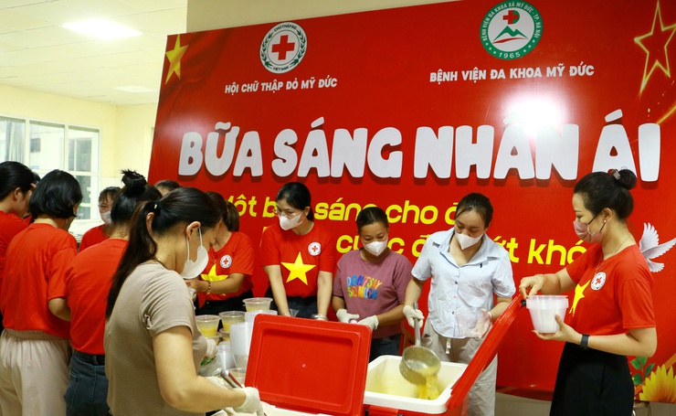 BỮA SÁNG NHÂN ÁI, ẤM ÁP NGHĨA TÌNH CỦA HỘI CHỮ THẬP ĐỎ XÃ MỸ ĐỨC TẠI BỆNH VIÊN ĐA KHOA MỸ ĐỨC- Ảnh 1.