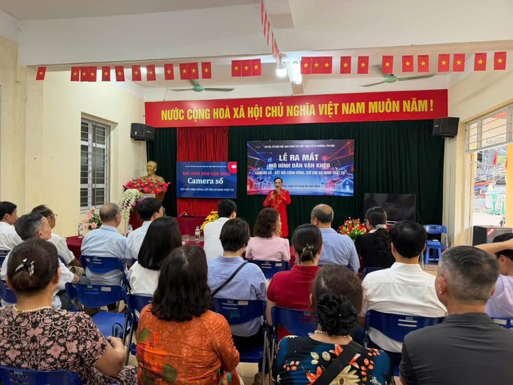 Chi bộ số 32 phường Yên Hòa ra mắt mô hình "Camera số - Kết nối cộng đồng, giữ gìn an ninh trật tự"- Ảnh 1.
