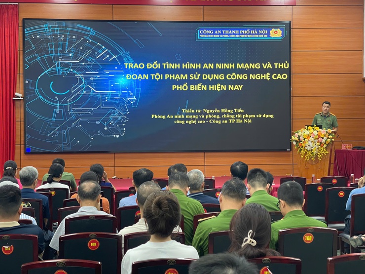 UBND phường Long Biên tổ chức tập huấn bảo đảm an toàn, an ninh thông tin và bảo vệ người dân trên không gian mạng năm 2026- Ảnh 3.