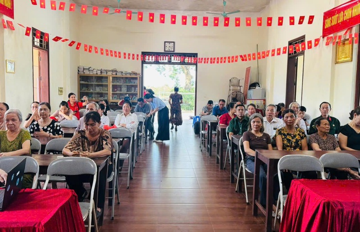 Tổ chức các lớp tập huấn “Bình dân học vụ số” cho cán bộ, đảng viên và Nhân dân tại thôn Khánh Vân- Ảnh 2.