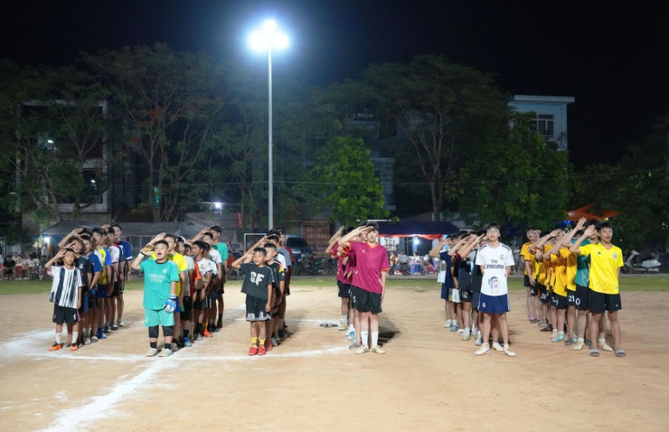 Khai mạc Giải bóng đá thiếu niên U15+ Sơn Trung năm 2026: Sân chơi mùa hè sôi động, gắn kết tuổi trẻ địa phương- Ảnh 2.