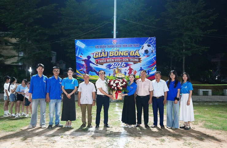 Khai mạc Giải bóng đá thiếu niên U15+ Sơn Trung năm 2026: Sân chơi mùa hè sôi động, gắn kết tuổi trẻ địa phương- Ảnh 3.