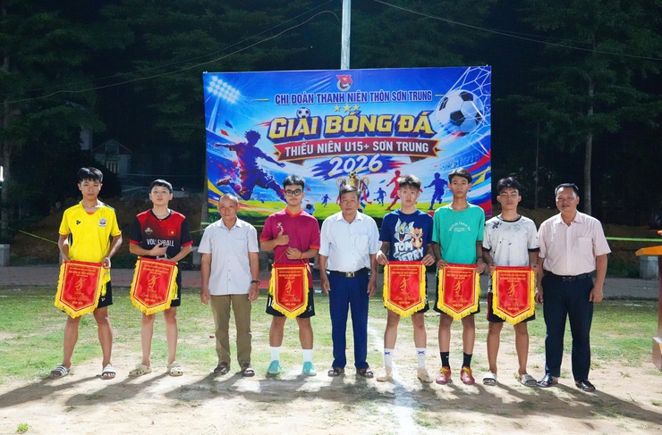Khai mạc Giải bóng đá thiếu niên U15+ Sơn Trung năm 2026: Sân chơi mùa hè sôi động, gắn kết tuổi trẻ địa phương- Ảnh 6.