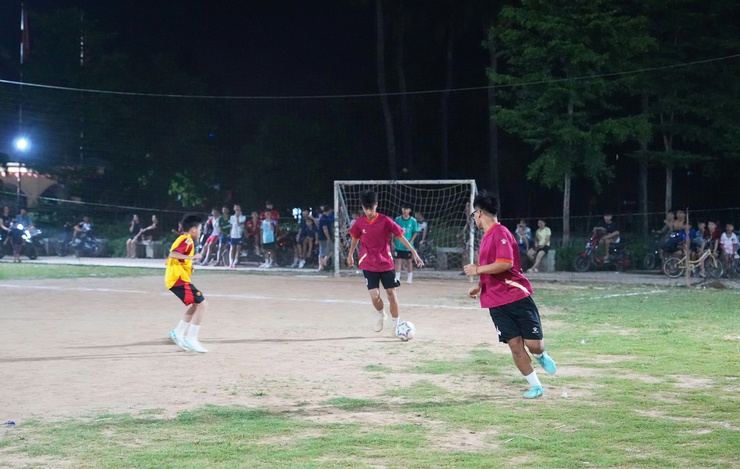 Khai mạc Giải bóng đá thiếu niên U15+ Sơn Trung năm 2026: Sân chơi mùa hè sôi động, gắn kết tuổi trẻ địa phương- Ảnh 8.