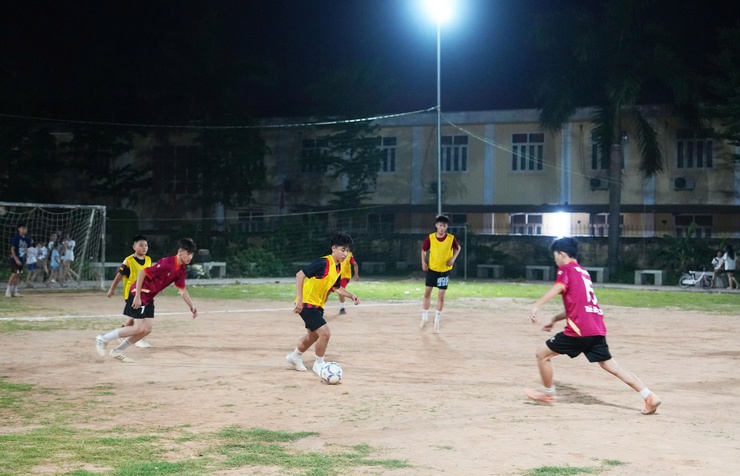 Khai mạc Giải bóng đá thiếu niên U15+ Sơn Trung năm 2026: Sân chơi mùa hè sôi động, gắn kết tuổi trẻ địa phương- Ảnh 11.