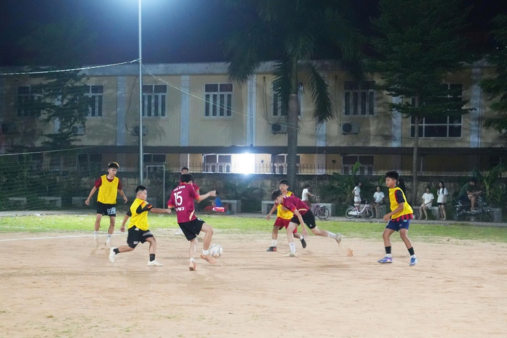 Khai mạc Giải bóng đá thiếu niên U15+ Sơn Trung năm 2026: Sân chơi mùa hè sôi động, gắn kết tuổi trẻ địa phương- Ảnh 9.