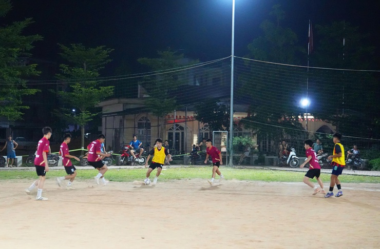 Khai mạc Giải bóng đá thiếu niên U15+ Sơn Trung năm 2026: Sân chơi mùa hè sôi động, gắn kết tuổi trẻ địa phương- Ảnh 12.