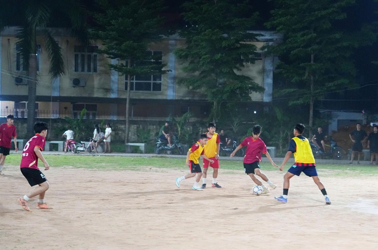Khai mạc Giải bóng đá thiếu niên U15+ Sơn Trung năm 2026: Sân chơi mùa hè sôi động, gắn kết tuổi trẻ địa phương- Ảnh 13.