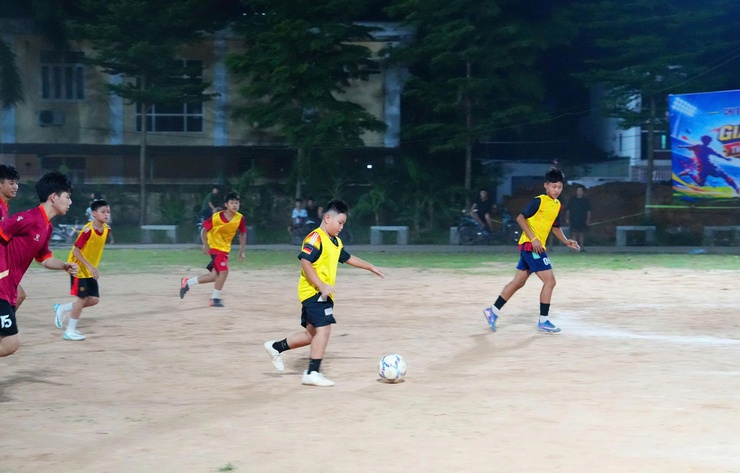 Khai mạc Giải bóng đá thiếu niên U15+ Sơn Trung năm 2026: Sân chơi mùa hè sôi động, gắn kết tuổi trẻ địa phương- Ảnh 14.