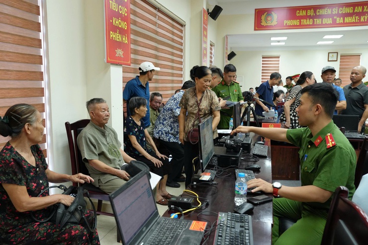Thanh Oai triển khai cao điểm thu nhận mẫu sinh phẩm ADN thân nhân liệt sĩ chưa xác định danh tính- Ảnh 6.