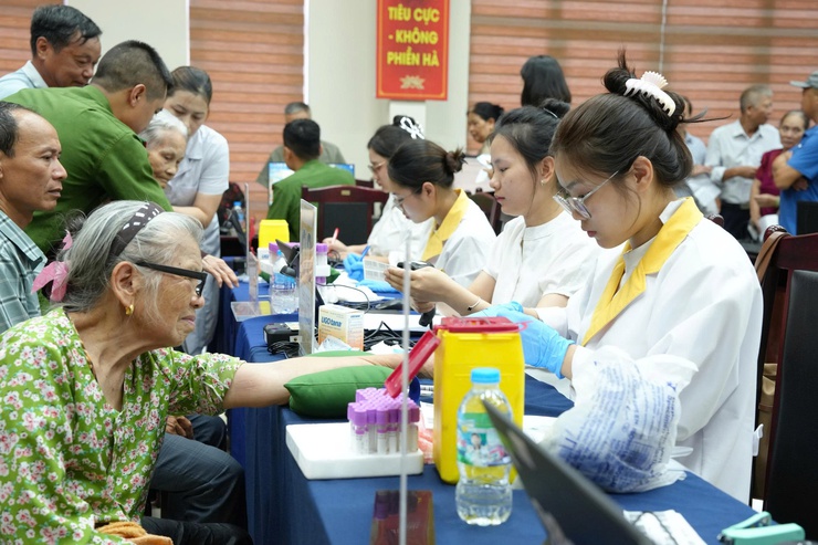 Thanh Oai triển khai cao điểm thu nhận mẫu sinh phẩm ADN thân nhân liệt sĩ chưa xác định danh tính- Ảnh 3.
