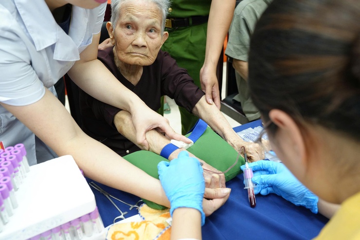 Thanh Oai triển khai cao điểm thu nhận mẫu sinh phẩm ADN thân nhân liệt sĩ chưa xác định danh tính- Ảnh 4.