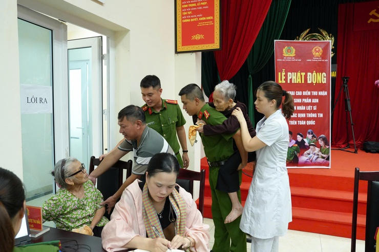 Thanh Oai triển khai cao điểm thu nhận mẫu sinh phẩm ADN thân nhân liệt sĩ chưa xác định danh tính- Ảnh 7.