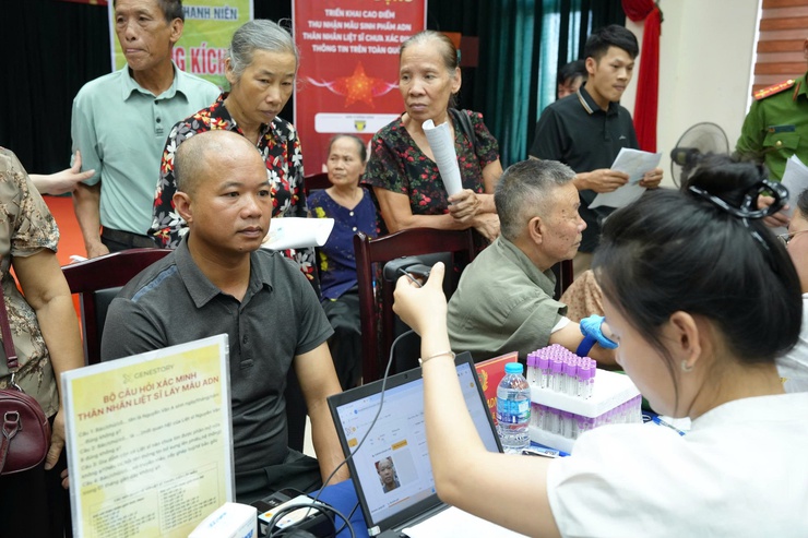 Thanh Oai triển khai cao điểm thu nhận mẫu sinh phẩm ADN thân nhân liệt sĩ chưa xác định danh tính- Ảnh 8.