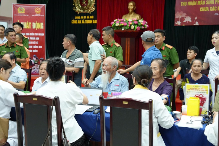 Thanh Oai triển khai cao điểm thu nhận mẫu sinh phẩm ADN thân nhân liệt sĩ chưa xác định danh tính- Ảnh 9.