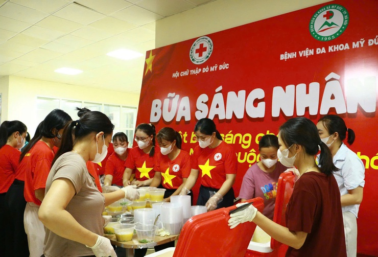 BỮA SÁNG NHÂN ÁI, ẤM ÁP NGHĨA TÌNH CỦA HỘI CHỮ THẬP ĐỎ XÃ MỸ ĐỨC TẠI BỆNH VIÊN ĐA KHOA MỸ ĐỨC- Ảnh 5.