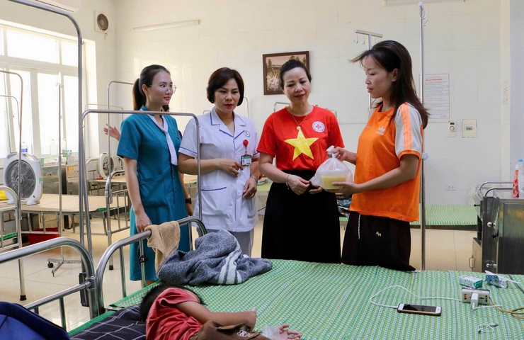 BỮA SÁNG NHÂN ÁI, ẤM ÁP NGHĨA TÌNH CỦA HỘI CHỮ THẬP ĐỎ XÃ MỸ ĐỨC TẠI BỆNH VIÊN ĐA KHOA MỸ ĐỨC- Ảnh 2.