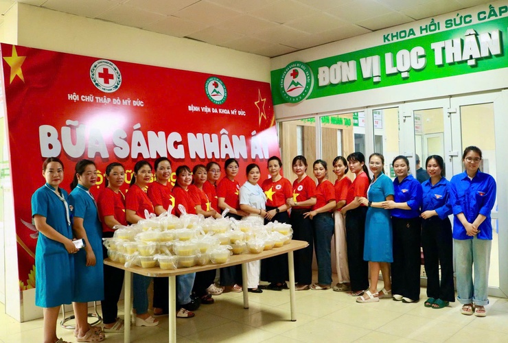 BỮA SÁNG NHÂN ÁI, ẤM ÁP NGHĨA TÌNH CỦA HỘI CHỮ THẬP ĐỎ XÃ MỸ ĐỨC TẠI BỆNH VIÊN ĐA KHOA MỸ ĐỨC- Ảnh 4.