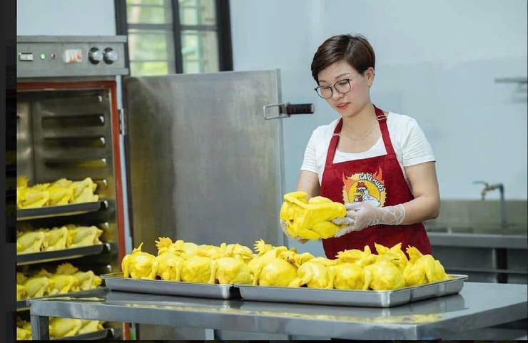 CHỊ HOÀNG THỊ HẰNG VÀ HÀNH TRÌNH ĐƯA GÀ Ủ MUỐI PHÚC THỌ LÊN KHÔNG GIAN SỐ- Ảnh 4.