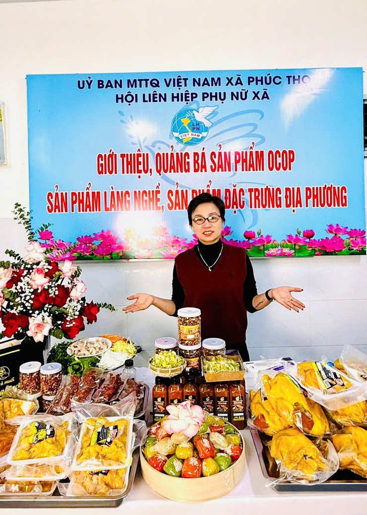 CHỊ HOÀNG THỊ HẰNG VÀ HÀNH TRÌNH ĐƯA GÀ Ủ MUỐI PHÚC THỌ LÊN KHÔNG GIAN SỐ- Ảnh 2.