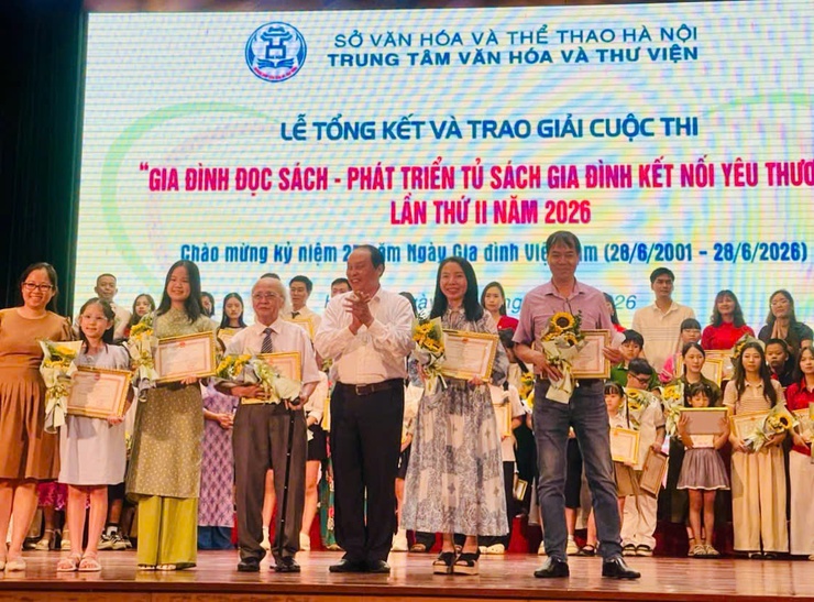 Gia đình ông Lâm Văn Bảng đạt Giải Ba cấp Thành phố Cuộc thi “Gia đình đọc sách - Phát triển tủ sách gia đình kết nối yêu thương” năm 2026- Ảnh 2.