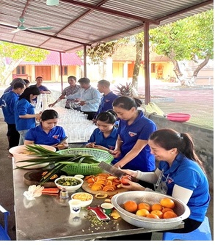 Hơn 300 cốc trà hoa quả mát lành gửi trao yêu thương đến trẻ em khuyết tật và người khuyết tật- Ảnh 1.