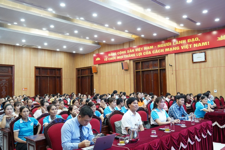 Hội Liên hiệp Phụ nữ phường Chương Mỹ tuyên truyền xây dựng gia đình văn minh, hạnh phúc và trao quà cho con hội viên có hoàn cảnh khó khăn- Ảnh 1.
