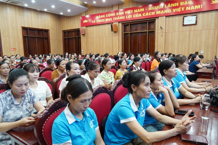 Hội Liên hiệp Phụ nữ phường Chương Mỹ tuyên truyền xây dựng gia đình văn minh, hạnh phúc và trao quà cho con hội viên có hoàn cảnh khó khăn- Ảnh 14.