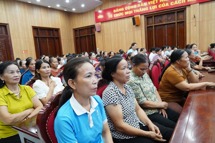 Hội Liên hiệp Phụ nữ phường Chương Mỹ tuyên truyền xây dựng gia đình văn minh, hạnh phúc và trao quà cho con hội viên có hoàn cảnh khó khăn- Ảnh 13.