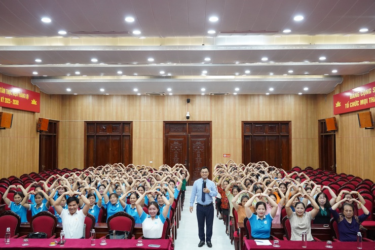 Hội Liên hiệp Phụ nữ phường Chương Mỹ tuyên truyền xây dựng gia đình văn minh, hạnh phúc và trao quà cho con hội viên có hoàn cảnh khó khăn- Ảnh 7.