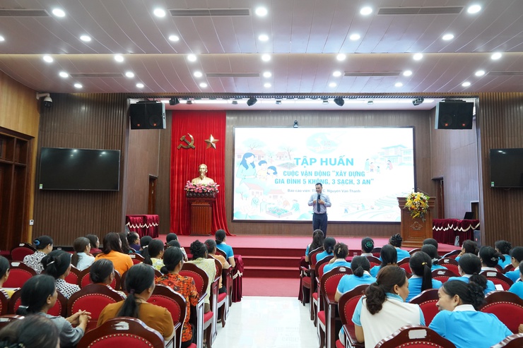 Hội Liên hiệp Phụ nữ phường Chương Mỹ tuyên truyền xây dựng gia đình văn minh, hạnh phúc và trao quà cho con hội viên có hoàn cảnh khó khăn- Ảnh 8.