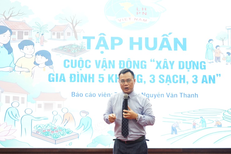 Hội Liên hiệp Phụ nữ phường Chương Mỹ tuyên truyền xây dựng gia đình văn minh, hạnh phúc và trao quà cho con hội viên có hoàn cảnh khó khăn- Ảnh 9.