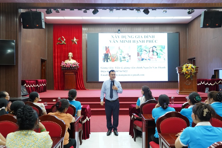 Hội Liên hiệp Phụ nữ phường Chương Mỹ tuyên truyền xây dựng gia đình văn minh, hạnh phúc và trao quà cho con hội viên có hoàn cảnh khó khăn- Ảnh 10.
