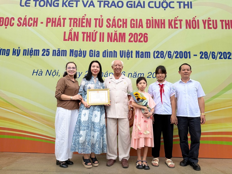 Gia đình ông Lâm Văn Bảng đạt Giải Ba cấp Thành phố Cuộc thi “Gia đình đọc sách - Phát triển tủ sách gia đình kết nối yêu thương” năm 2026- Ảnh 3.